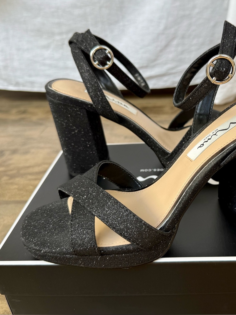 Like New: Nina Black Block Heel Sandals w/Ankle Strap, Size 7.5